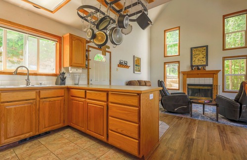 Bayview Casa | Unplug and reconnect with nature - book your stay and wake up to the lake's magic!