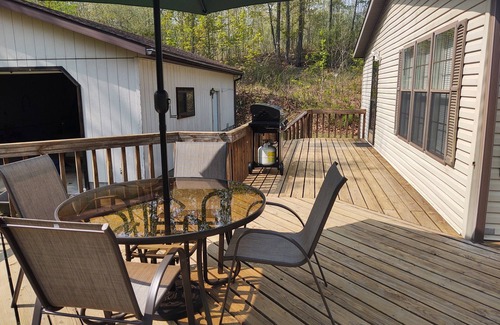 Comins Casa | Unplugged Relaxation in Northern Michigan