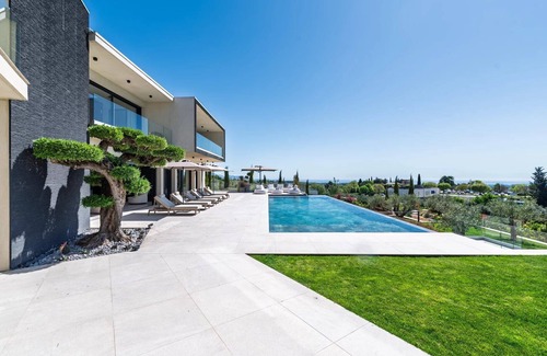 Chateauneuf-Grasse Casa | Unrivaled Modern Architect Luxury Villa. Just Moments from Cannes