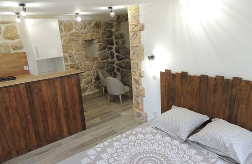 Besse-sur-Issole Otro | Unusual cottage: La Bergerie des Restanques! For nature lovers!