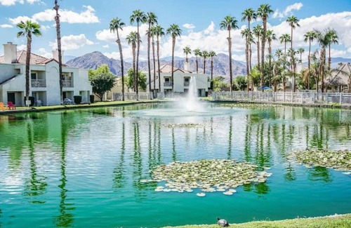Palm Desert Condominio | Unwind *3 Pools/11 Hot tubs * 2/2 w/Kitchen for 6!