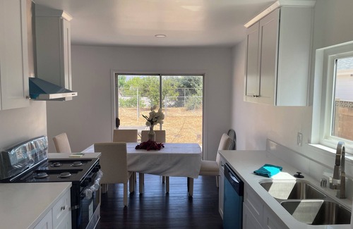 Lake View Terrace Casa | Fully Furnished 4-One Bedrooms Suites for Nurses, Business Travellers, Students!