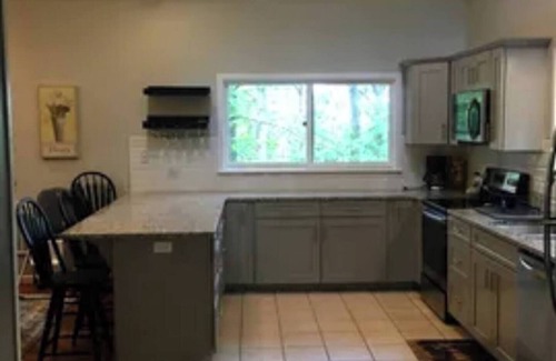 Treeloft Casa | Unwind at Bear Pause, located right at Wintergreen Resort.