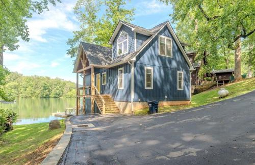 Robbinsville Casa | Unwind at Lakey McLakehouse on Lake Santeetlah