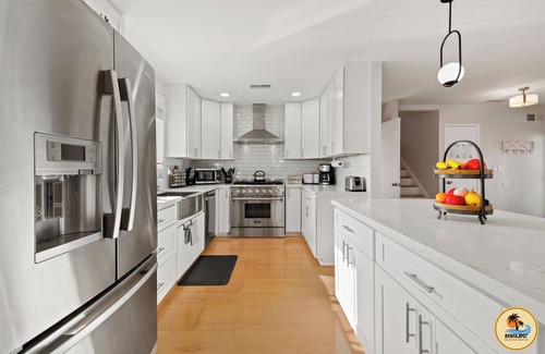 San Carlos Casa | Unwind at this Superb Home: Pool, Views, Games!