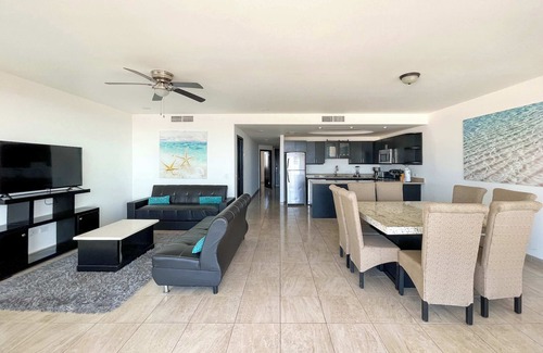 Las Conchas Condominio | Unwind in a Modern Condo with Stunning View #303