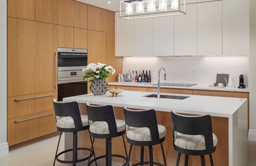 17th Street Causeway Hotel | Unwind in a Stylish Coastal Room Perfectly Located Near the Marina