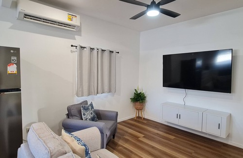 Southport Casa | Unwind in Comfort, A Perfect Getaway Awaits Centrally Located Near All Amenities