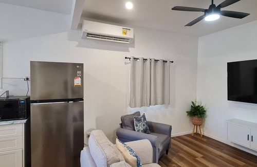 Southport Casa | Unwind in Comfort, A Perfect Getaway Awaits Centrally Located Near All Amenities