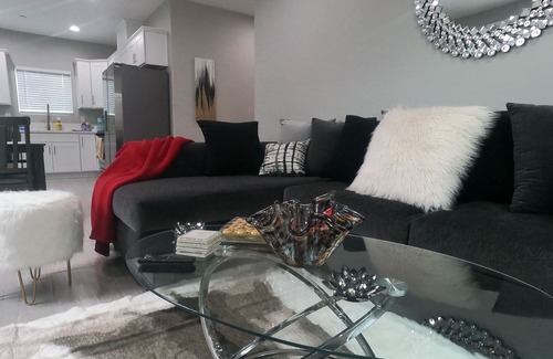 San Bernardino Casa | Unwind in insta-worthy Style: Dream Getaway Awaits! Private! Luxury Redefined!