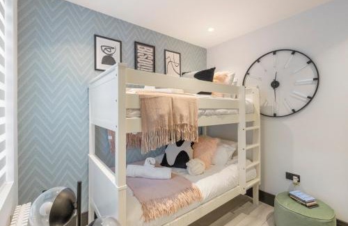 Tottenham Green Apartamento | Unwind in Style 2BR with Cozy Backyard for Groups