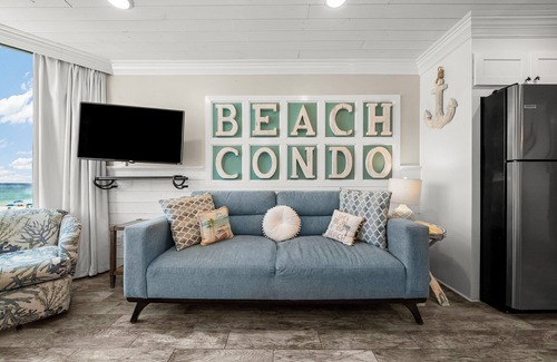 Panama City Beach Condominio | Unwind in this luxury waterfront retreat