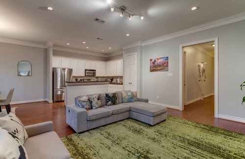 Lazybrook/Timbergrove Casa | Unwind in this cozy central home
