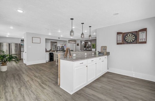 Seven Coves Casa | Unwind on the Deck - Steps from the Lake!
