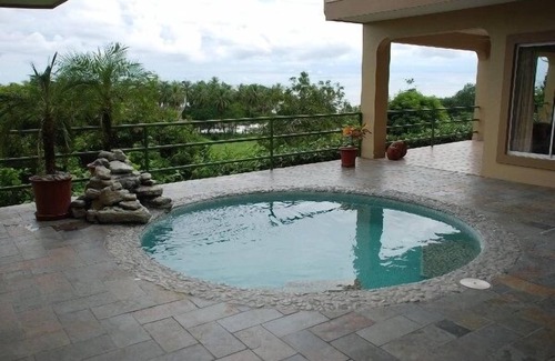Dominical Apartamento | Up Close Ocean View W / Pool-Beach 600 pies de distancia-2nd Flr Estudio