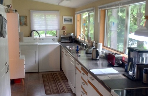 Fauquier Cabaña | Lavender Cottage Family Retreat & Garden Studio -Golf- Boat, Beach, Repeat.