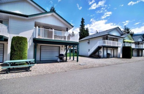 Sicamous Casa | En juego 20-27 de julio - Lake Property