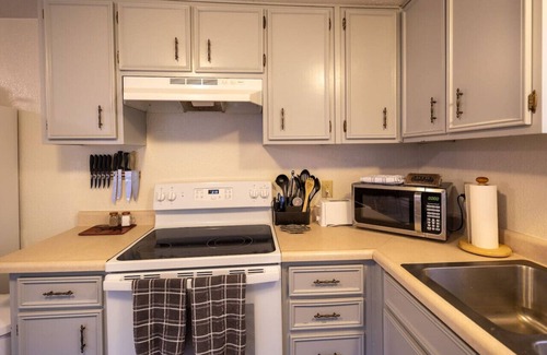 Blue River Cabina | Up-river House: Riverfront Oasis