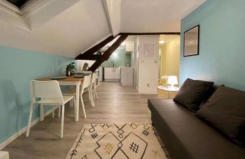 Nevers Apartamento | Up there!