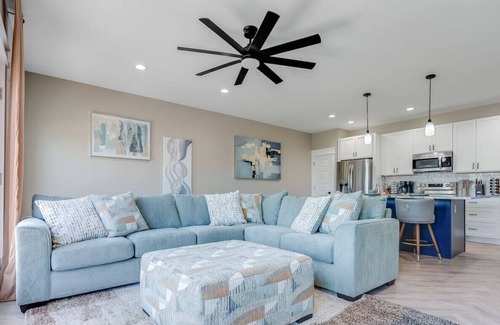 Upper Grand Lagoon Casa | Up to 18 Guests 6-Bed Retreat w/Pickleball Court