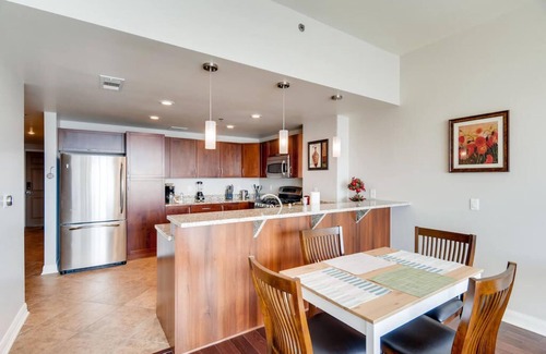 Downtown Las Vegas Condominio | upbeat high-energy surroundings