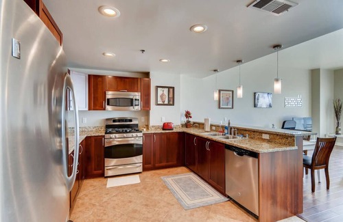 Downtown Las Vegas Condominio | upbeat high-energy surroundings