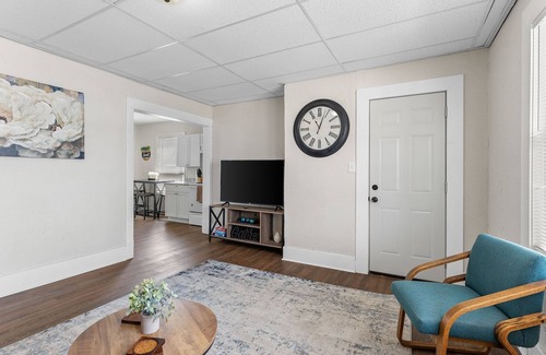 Manitowoc Apartamento | Upbeat Lower Apt - 1 Mile to Maritime Museum Manitowoc