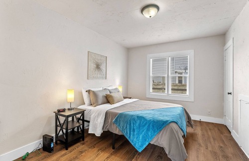Manitowoc Apartamento | Upbeat Lower Apt - 1 Mile to Maritime Museum Manitowoc
