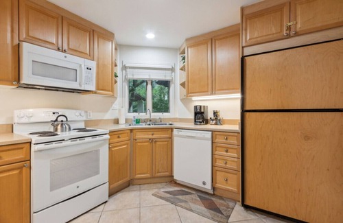 Fernandina Beach Condominio | Updated 1/1 Pool, Walk to Beach and Golf course!