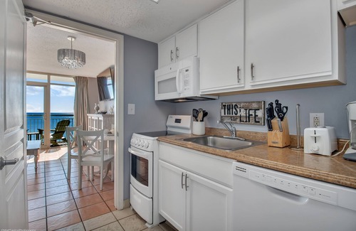 Atlantic Beach Condominio | Updated 1 BR Oceanfront Condo in Baywatch!