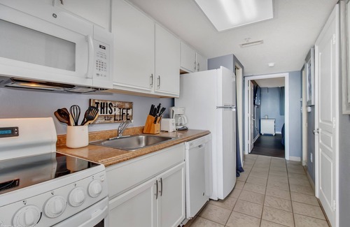 Atlantic Beach Condominio | Updated 1 BR Oceanfront Condo in Baywatch!