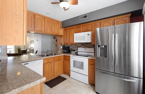 Morgantown Casa | Updated-100Mbps-Smart TV-3 TVs-Full Kitchen-W/D