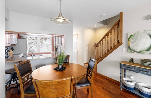 Morgantown Casa | Updated-100Mbps-Smart TV-3 TVs-Full Kitchen-W/D