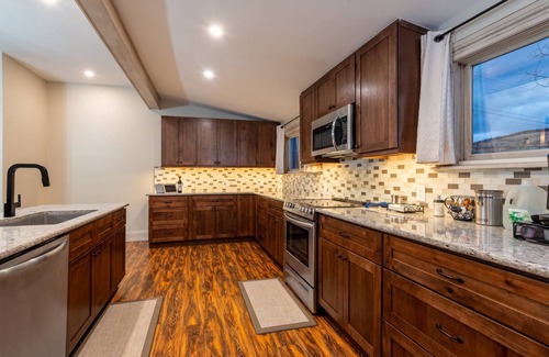 Cripple Creek Casa | Updated*1895 Victorian*Modern Kitchen*MTN Views