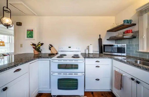 Winston - Salem Casa | Updated 1BR cottage on private acre+ lot