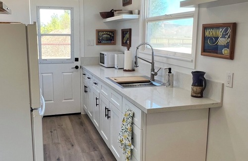 New Cuyama Apartamento | Updated 1BR w/ Kitchen, Fast WiFi + Highway Access Near Carrizo Plain