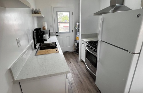 New Cuyama Apartamento | Updated 1BR w/ Kitchen, Fast WiFi + Highway Access Near Carrizo Plain