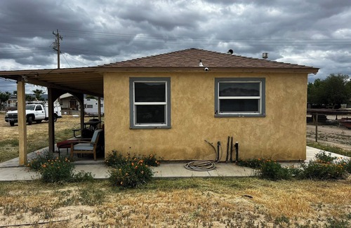 New Cuyama Apartamento | Updated 1BR w/ Kitchen, Fast WiFi + Highway Access Near Carrizo Plain