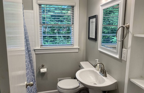 Apex Casa | Updated 2-bedroom Ranch in Downtown Apex