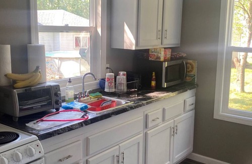 Westbrook Casa | Updated 2BR Home near The Lakes + pet friendly