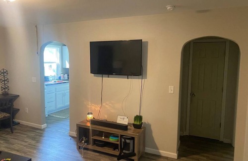 Westbrook Casa | Updated 2BR Home near The Lakes + pet friendly