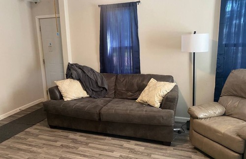 Westbrook Casa | Updated 2BR Home near The Lakes + pet friendly