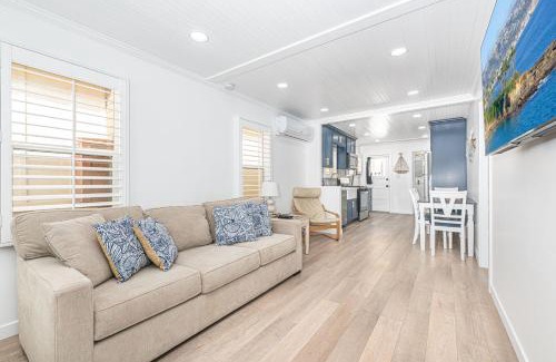 West Newport Casa | Updated 2Br Vintage Cottage In Central Location Near Beach By Beachview Rentals