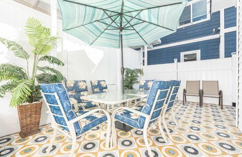 West Newport Casa | Updated 2Br Vintage Cottage In Central Location Near Beach By Beachview Rentals