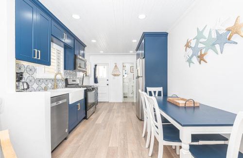 West Newport Casa | Updated 2Br Vintage Cottage In Central Location Near Beach By Beachview Rentals
