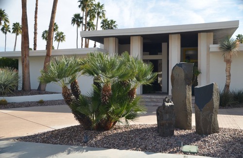 Indian Canyon Casa | Updated 3,700 sq feet Contemporary Home