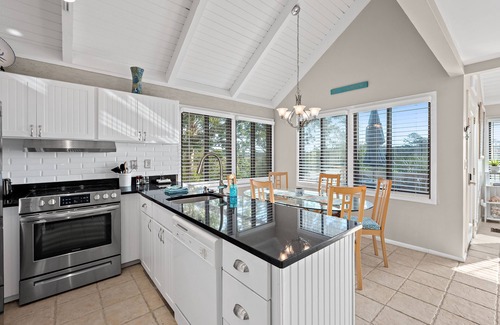 Seabrook Island Cabaña | Updated 3BR/2BA Cottage! Close to beach! Golf Course Views! Amenity Cards Available!