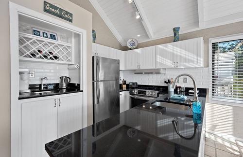 Seabrook Island Cabaña | Updated 3BR/2BA Cottage! Close to beach! Golf Course Views! Amenity Cards Available!