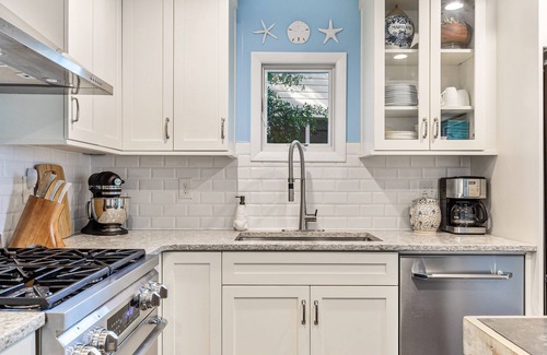 Spinnaker Beachhouses Casa | Updated, 3BR End Unit Spinnaker w/ Beach Boardwalk Access Across Street! Amenity Cards!