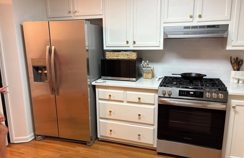 Jarreau Casa | Updated 4-bedroomnToddler safe backyard, new appliances and furniture, green egg